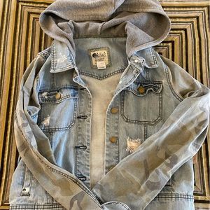 Women’s billabong denim jacket with camouflage sleeves